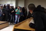 DEMONSTRATION. Et af Spaniens store problemer er ungdomsarbejdsløsheden, som har været over 50 procent. Men hele samfundet mærker sparekniven. Her er det unge, der protesterer over beskæringer på universiteternes budgetter. 