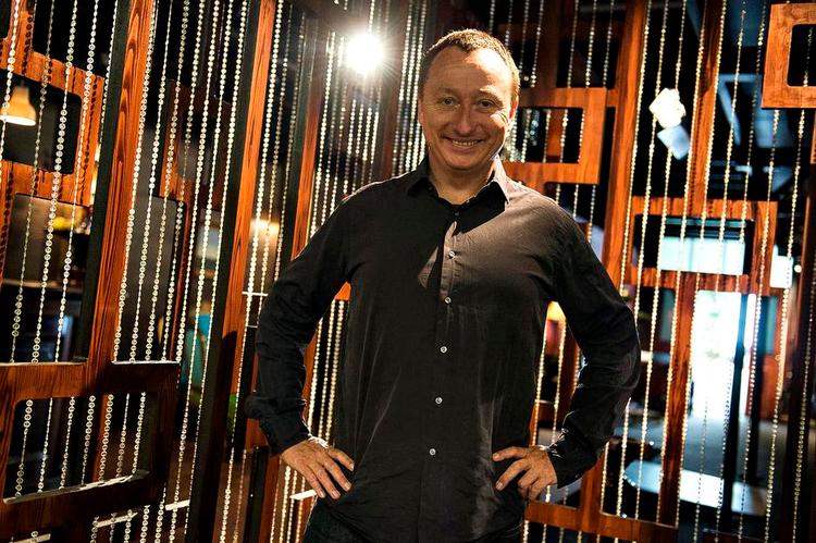 sovsesnedker. På det seneste har Søren Fauli gjort sig i realityshowet 'Master Chef' og i radioprogrammet 'Mads &amp; Monopolet', indtil han fik sin egen udsendelse på Radio24Syv. 
