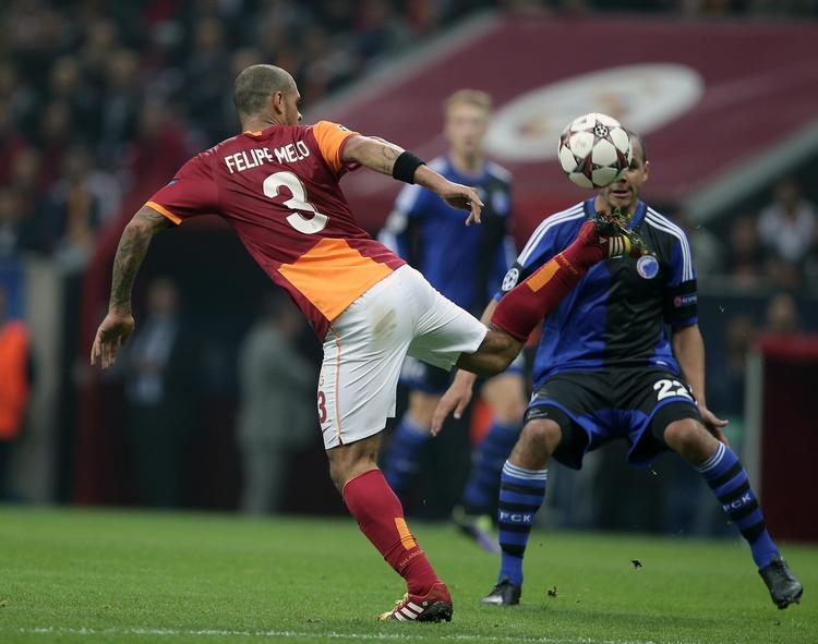 HÆL-OG-TÅ. Selv om Felipe Melo bruger hælen, så var det ganske effektivt, hvad hjemmeholdet lavede mod FCK. 