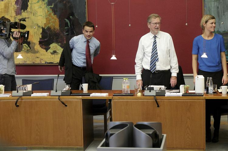 Samråd. Udenrigsudvalget har kaldt udviklingsminister Christian Friis Bach i samråd om formanden for klimaorganisationens GGGI, Lars Løkke Rasmussens, store rejseudgifter. Udvalget har bedt ministeren gøre rede for sagsforløbet for Lars Løkkes Rasmussens overforbrug i forbindelse med hans rejser som formand for klimaorganisationen, der er støttet af danske bistandskroner. 