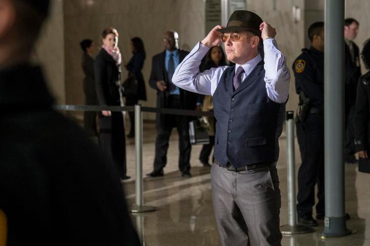 Tilbagelænet. James Spader er cool som 'Red' Reddington, der er på julekort med klodens ukendte superskurke, men ikke desto mindre overgiver sig til CIA. 