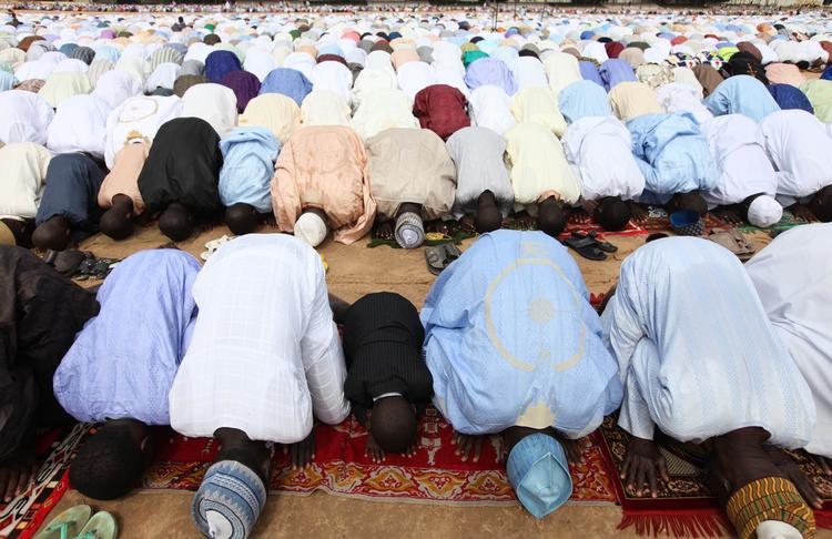 mange. Der bor cirka 400 millioner muslimer i Afrika - cirka hver fjerde af hele verdens muslimer - og mange af dem bor i Nigeria, som netop har taget hul på brugen af de specielle sukuk-obligationer. 