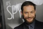 Hamskifte. Fra actionmand til raketmand. Tom Hardy får lov at prøve kræfter med nye sider af sit talent. 