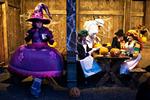 Halloween. Københavneriet, der ikke er klædt ud, midt i endnu et sindsoprivende optrin i Tivoli. 