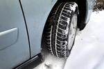 Sæsonskift. Det kan ofte betale sig at få tilbud fra flere værksteder, når bilen skal have vinterfodtøj på. Det viser et tilbudstjek fra værkstedsportalen Autobutler.dk. 