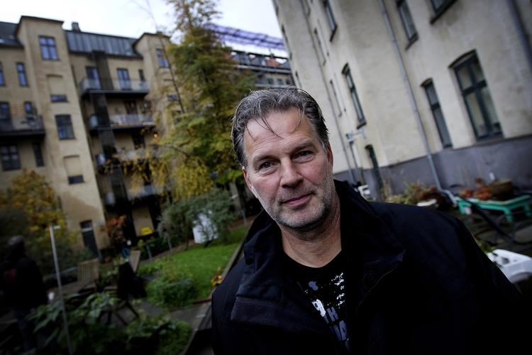 RETSOPGØR. I andelsboligforeningen Det Runde Hjørne på Vesterbro er gælden så stor, at lejlighederne ikke kan sælges. Det skyldes, at kommunen solgte ejendommen til sine tidligere lejere til en højere pris, end den havde lov til, siger fungerende formand Sten Ørting. 