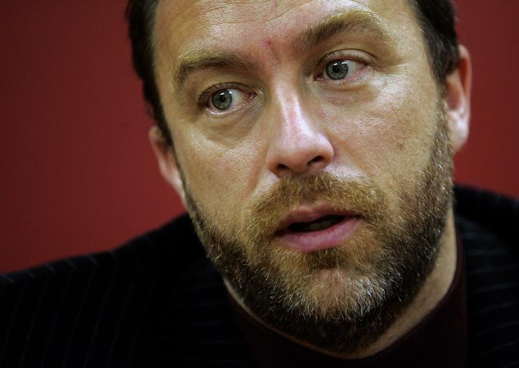 Tjek. Wikipedias grundlægger, Jimmy Wales, er imod, at betalte fortalere skal kunne redigere artiklerne i Wikipedia, men han er stærkt for, at »betalte fortalere får andre veje til at hjælpe os i vores arbejde på en brugbar og etisk forsvarlig måde«. 