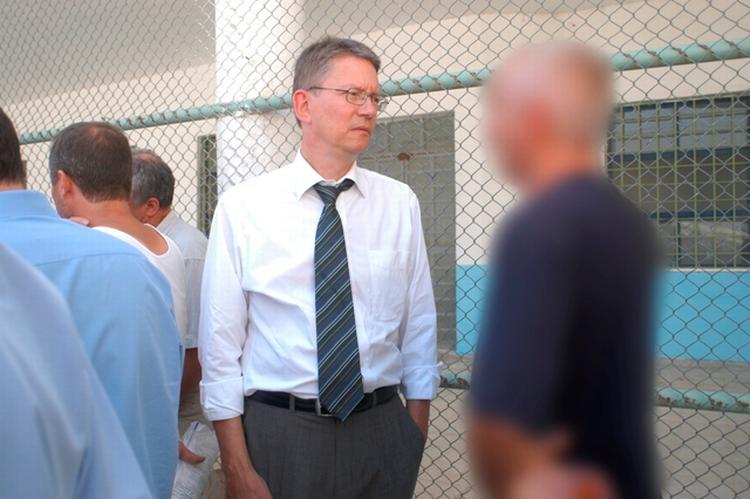 Felten. Jens Modvig på fængselsbesøg i Albanien i sommeren 2010. 