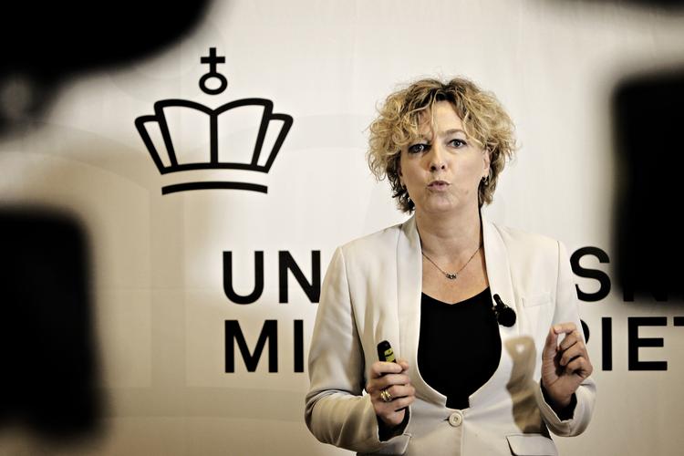 Goddag. Først sagde Liberal Alliance nej. Nu siger de ja til den praktikpladsaftale, som resten af Folketingets partier blev enige om  sidste år. Derfor er de nu en del af forhandlingerne om erhvervsskolereformen. 