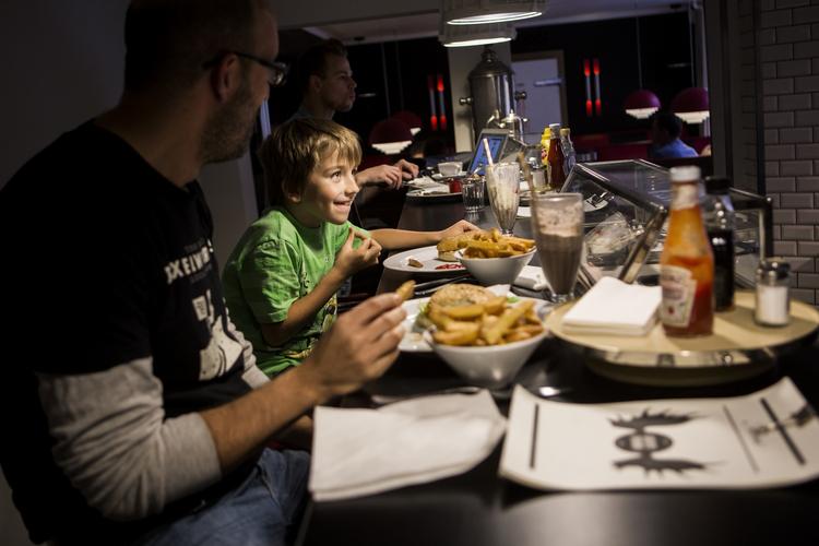 Gennemført.  Fedtet ske eller ej, så er Greasy Spoon et rart sted, hvor den amerikanske stil er blandet op med københavnsk nutid. 
