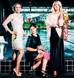 STYLED. Omgivelserne i Bellahøj er de vante, men Rikke Møller Pedersen, Lotte Friis og Jeanette Ottesen Gray således en smule anderledes ud, da der skulle tages billeder til en EM-kampagne. 