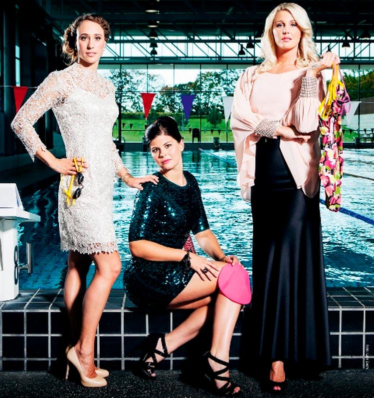 STYLED. Omgivelserne i Bellahøj er de vante, men Rikke Møller Pedersen, Lotte Friis og Jeanette Ottesen Gray således en smule anderledes ud, da der skulle tages billeder til en EM-kampagne. 