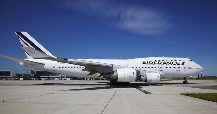Mellemting. Mange flyselskaber opererer med en klasse mellem business og economy. Også Air France. 