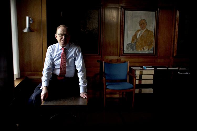 FREMTID. Flemming Besenbacher cyklede i dag til civilstyrelsen med en ansøgning om en ændring i Carlsbergs fundats. 