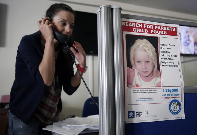 DNA. Poltim og hjælpeorganisationer har eftersøgt forældre til den lyshårede pige Maria, der blev fundet hos en roma-familie i Grækenland. Nu står forældrene frem og bekræfter, at pigen blev overladt til roma-familien. 