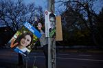 Plakat. De politiske partier tyvstarter ved at sætte valgplakater op før midnat. Her på Viborgvej i Aarhus. 