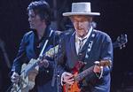 Dylan. Gennem 50 år har han sat nye standarder for sangskrivning og sjælelige og åndelige udtryk 