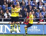 Jubel. Pierre-Emerick Aubameyang får en krammer af Marco Reus, der leverede assist ved 1-0-målet. 