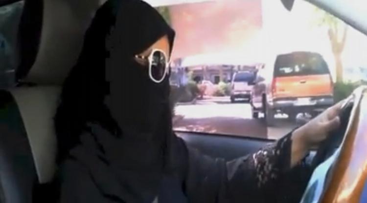 Kvindekørsel. Foto fra en video lagt på nettet i dag af en saudiarabisk kvinde, der kører bil i Riyadh. 