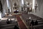 Flyttedag. En række biskopper er begyndt at give menigheder lov til at flytte den centrale ugentlige gudstjeneste - højmessen - fra søndag formiddag til en hverdag. - Foto: 