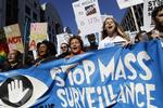 VREDe. Hundredvis af demonstranter gik i går på gaden foran den amerikanske kongres i Washington for at vise deres modstand mod USA's overvågningsprogrammer. 