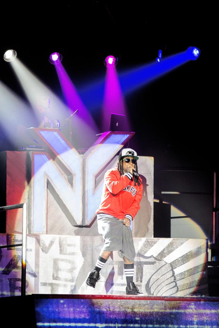 Show. Lil Wayne er godt nok en lille mand på 1,68, men sansen for iscenesættelse er stor. 