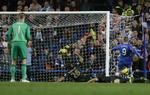 UPS. Manchester City stod selv for oplægget til Fernando Torres' sejrsmål. 