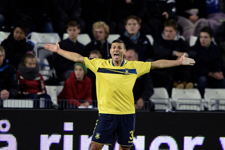DEBUTANT. Som de øvrige Brøndbyspillere appellerede Khalid Boulahrouz for straffespark, da Alexander Szymanowski blev nedlagt i straffesparksfeltet. 
