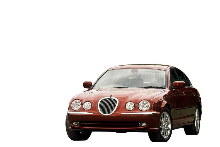 Vogn. Det maste af 'Guds ord' foregår i en Jaguar mellem Lapland og Helsinki. 