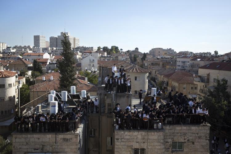 Israel.  Israel har mange fejl, men det giver ikke mening at kræve, at man skal protestere, hver gang man besøger landet, skriver Marcus Rubin. Her billede fra Jerusalem i sidste uge i forbindelse med et begravelsesoptog. 