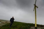 Olav Boesen fra Darum erude og se ved diget Storre Darum- Der er varsel om storm for Midt- og Vestjylland, Østjylland, Syd- og Sønderjylland, Fyn, København og Nordsjælland, Vest- og Sydsjælland samt Lolland-Falster og Bornholm.- Mandag eftermiddag og mandag aften forventes et stormvejr at ramme dele af landet med stormende kuling til storm, 20 til 25 m/s, ved Vadehavet op til stærk storm 28 m/s, skriver DMI i sin varsling. 