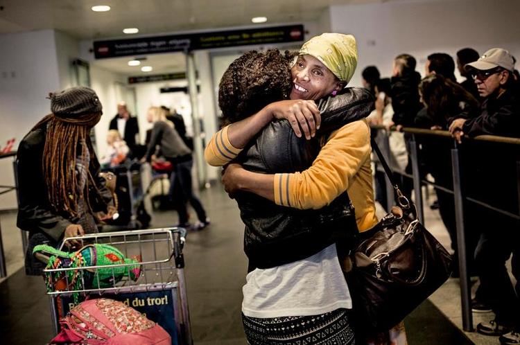 Genforening. Den internationale ngo Against Child Trafficking (ACT), som bekæmper børnehandel, har hjulpet Amys biologiske mor til Danmark. 