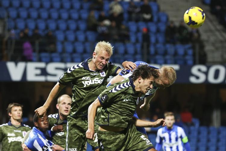Superliga. AGF optrådte med Esbjerg i camoflage-trøjer. 