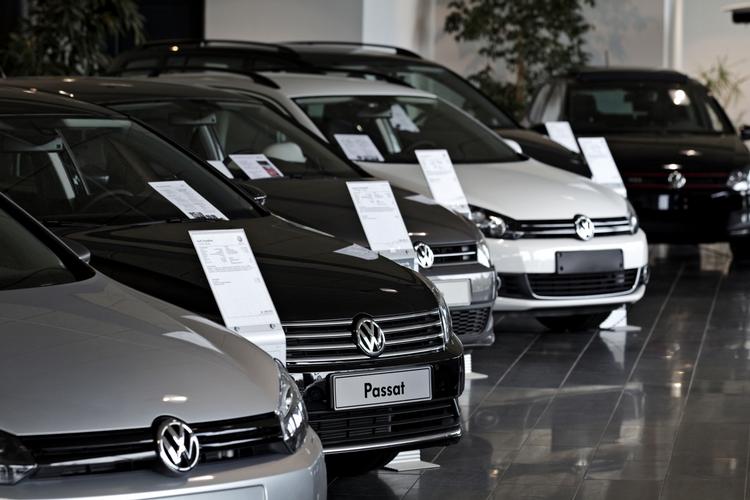 tænkepause. Man kan næsten få bilen finansieret samtidig med, at man ser på den, men det kan blive dyrt, hvis man ikke tænker sig om, inden man skriver under på salgsaftalen. 
