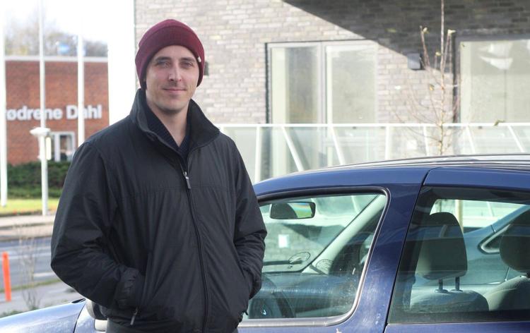 Medpassager. Lasse Vestergaard er endelig kommet afsted mod Århus, fordi der er én, der giver ham et lift. 