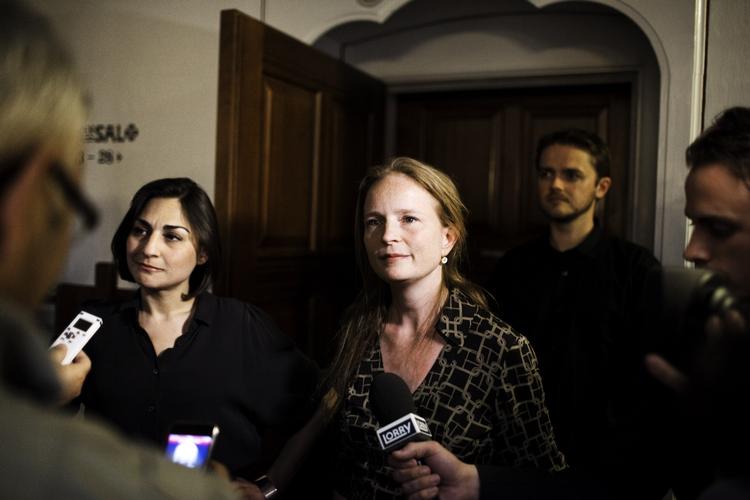 Rød retning. SF's leder i København, Ninna Thomsen (midten), har svært ved at se, hvor de radikale hører hjemme. 