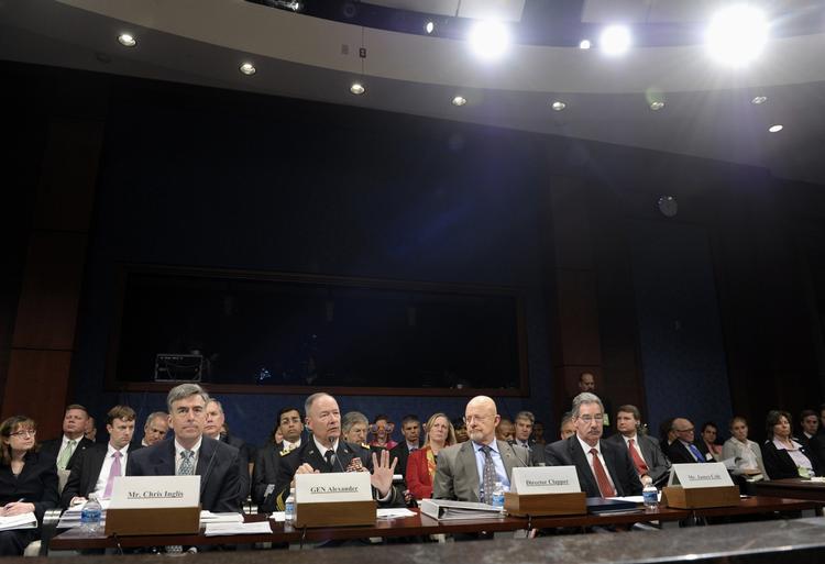 UDSPØRGEN. Efterretningscheferne sad skulder ved skulder, da de blev udspurgt i Washington om NSA's overvågning. Fra venstre vicedirektør Chris Inglis, direktør Keith Alexander, den nationale efterretningschef James Clapper og James Cole fra justitsministeriet. 