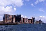 HAVNEGANG. Det skal være lettere at bevæge sig langs havnen - og på tværs af den, mener Københavns Kommune, der planlægger at bygge flere broer i de indre dele af havnen. Kalvebod Brygge er en del af den havnepromenade, der med tiden skal kunne følges hele havnen rundt. 