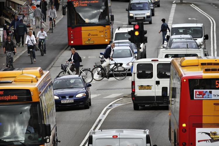 vrede. mange af os har prøvet at råde ad andre eller blive råbt ad i trafikken. 