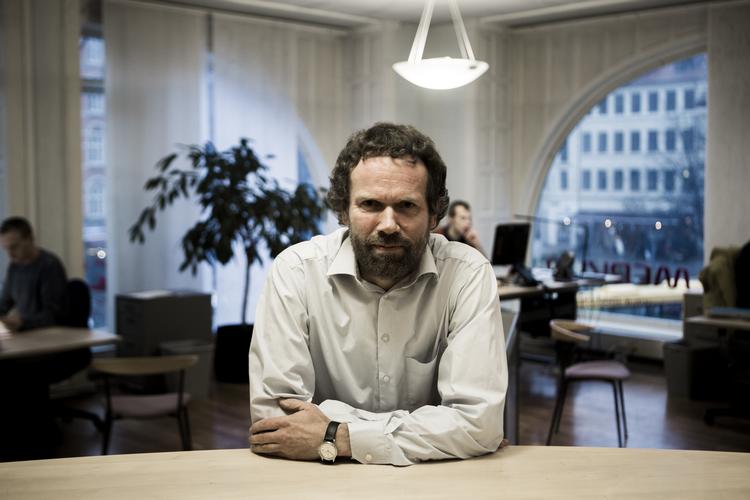 forståeligt. Lars Pehrson mener godt, at kunderne kan forstå, at det har været nødvendigt for Merkur Andelskasse at indføre gebyrer på kunder, som kun har en basal indlånskonto. Det handler om, at enderne skal nå sammen, siger direktøren. 