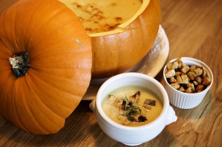 Vitamintilskud. Græskarsuppe er fyldt med gode råvarer og vitaminer, man kan varme sig på til vinter. 