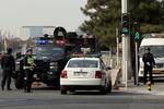Terror. De kinesiske myndigheder mener, at det var et »terroranslag« på Den Himmelske Freds Plads i Beijing, da flere personer i en firehjulstrækker kørte ind i en folkemængde. 