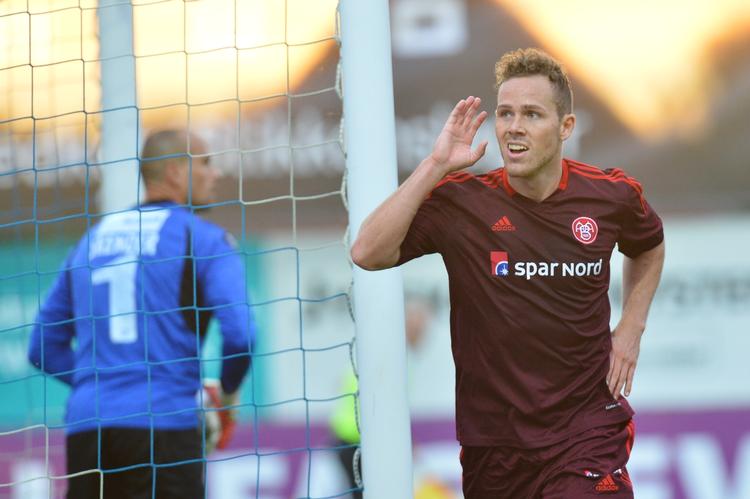 føring. Anders K. Jacobsen sørgede for 2-1-scoringen til AaB umiddelbart før pausen, mens Søren Frederiksen øgede til slutresultatet i 54. minut. 