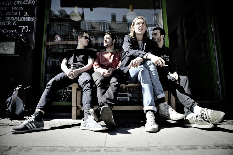 Koncert. When Saints Go Machine spiller i nye rammer, når de besøger Skuespilhuset. Fra venstre: Silas Moldenhawer (trommer), Jonas Kenton (synth, vokal), Nikolaj Manuel Vonsild (vokal) og Simon Muschinsky (keys). 