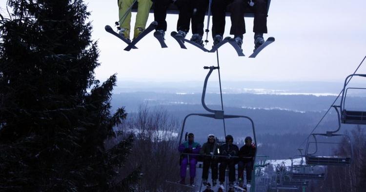 Afsted. Når første sneen og frosten kommer, valfarter danskerne til Vallåsen. 
