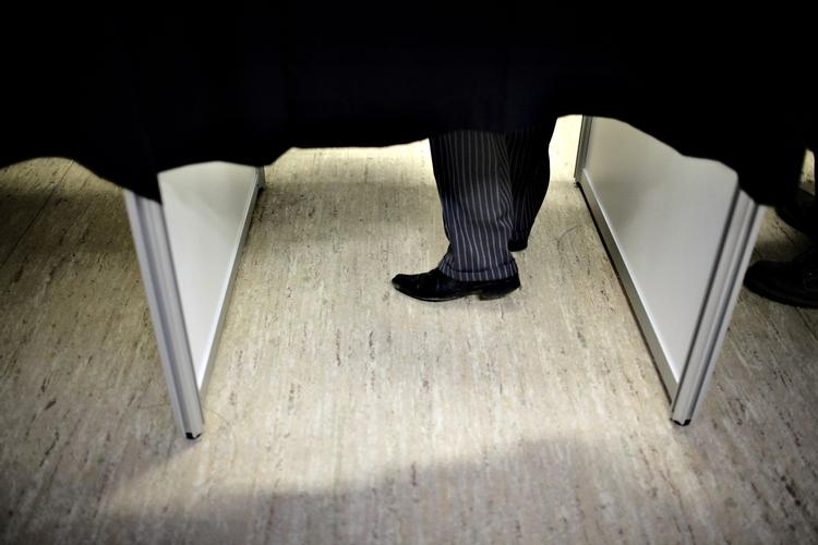 stemmeboksen. I morgen skal danskerne i stemmeboksen. I øjeblikket har hver femte stadig ikke bestemt sig. 