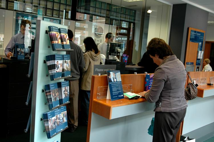 REGNSKAB. Danske Bank stopper øjeblikkeligt med at sælge produkter til kunderne i Irland. 