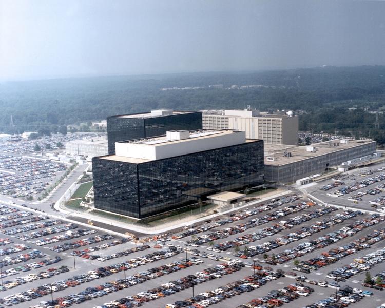 aflytning. National Security Agencys (NSA) hovedkvarter i Fort Meade i Maryland. 