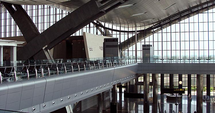 Ekko. Der er en 'Palle alene i verden'-stemning over prestigeprojektet Hamad International Airport i Doha, Qatar. 