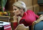 Mistillid. 65 pct af vælgerne svarer »nej« til spørgsmålet, om »de stoler på Helle Thorning-Schmidt, når hun siger, at hun ikke har grund til at tro, at danske statsborgere bliver ulovlig aflyttet i Danmark af USA« 